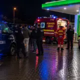 Bătaie între două familii la o benzinărie dintre Cristian și Orlat. Șase persoane audiate, două îngrijite