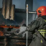 Incendiul din Mediaș. Trei persoane, între care o fată de 11 ani, au ajuns la spital