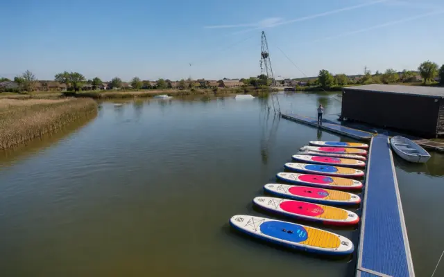 Lacul lui Binder rămâne accesibil după 1 noiembrie pentru plimbări și volei, până la îngheț. Intrarea se face de marți până duminică prin poarta 2