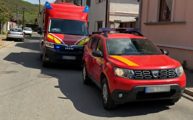 Un șofer de 20 de ani a lovit un parapet pe DN 1, la Veștem. A ajuns la spital